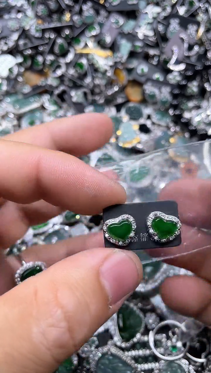 【闪购商品】翡翠颈饰未镶嵌U1001耳钉