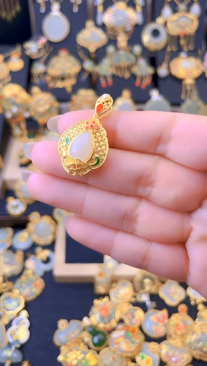 和田玉银S925镀金镶嵌颈饰花丝水滴吊坠