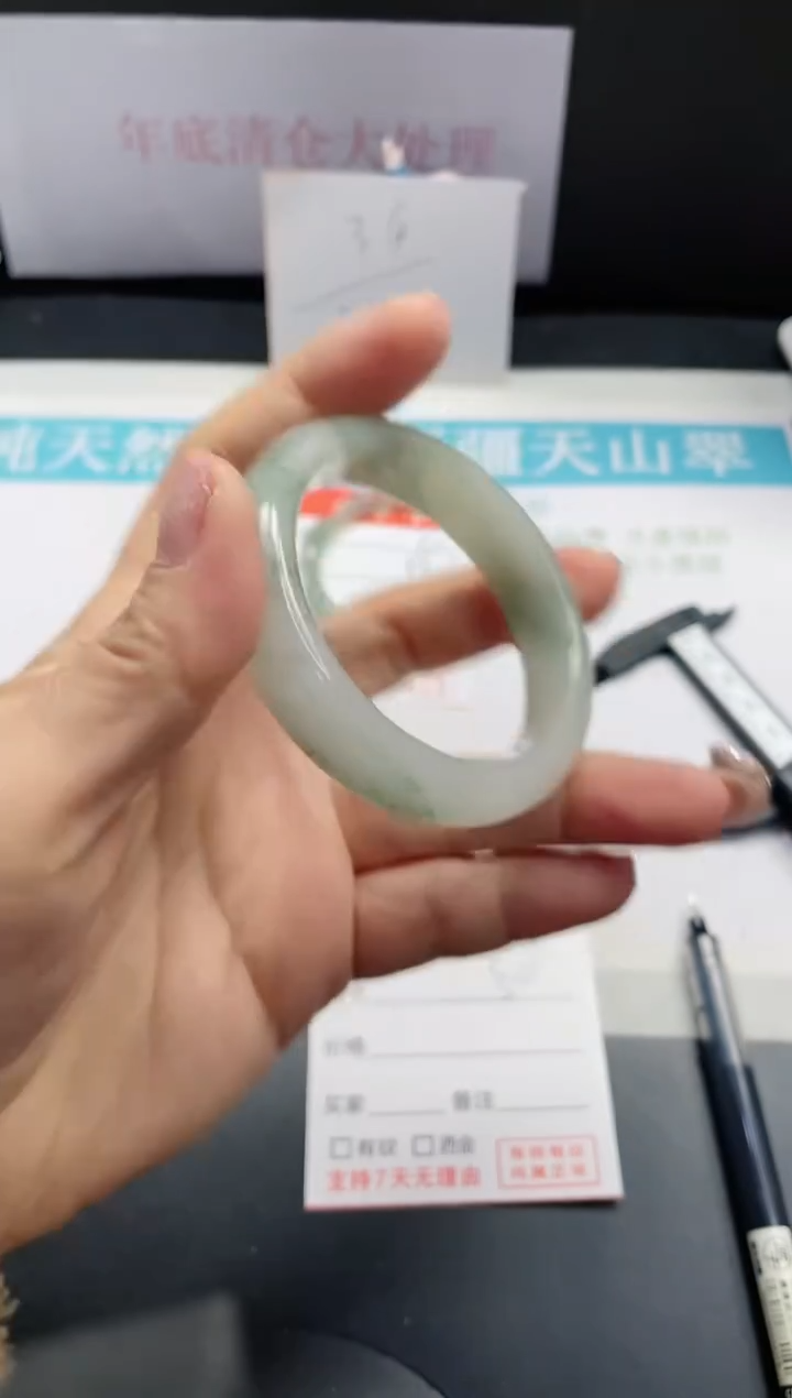 【闪购商品】石英质玉手镯未镶嵌101