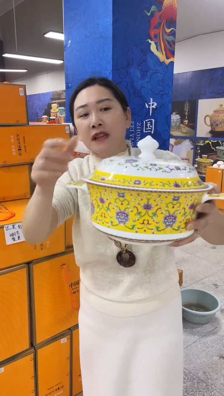 1个9.5英寸带盖大汤煲-帝王黄