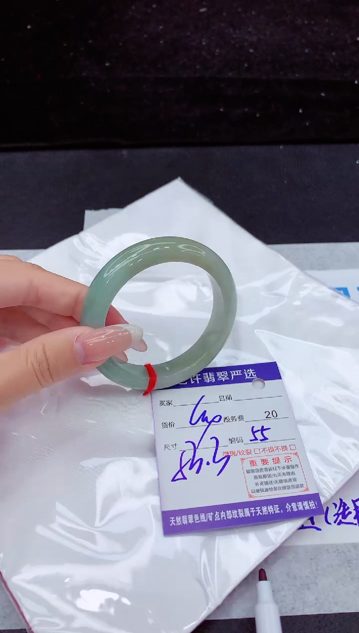 翡翠手镯未镶嵌1