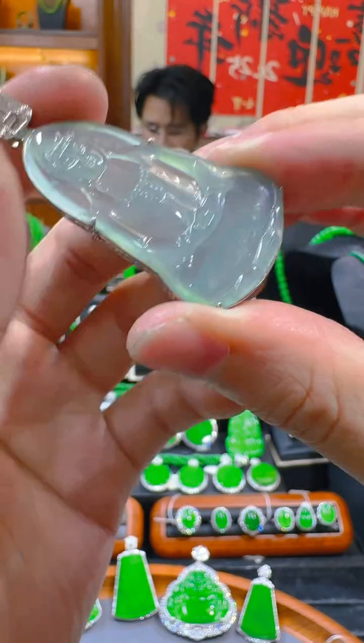 翡翠未镶嵌吊坠(赠链)天然a货翡翠