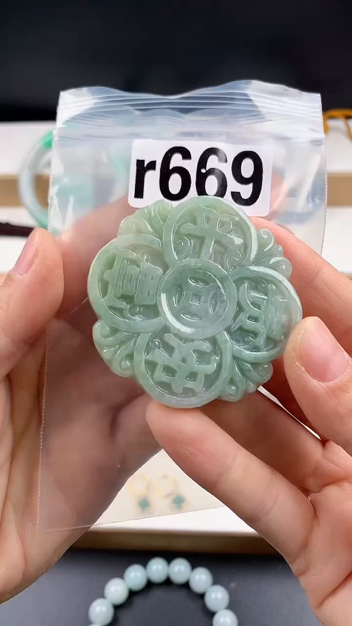 颈饰未镶嵌翡翠天然翡翠吊坠挂件