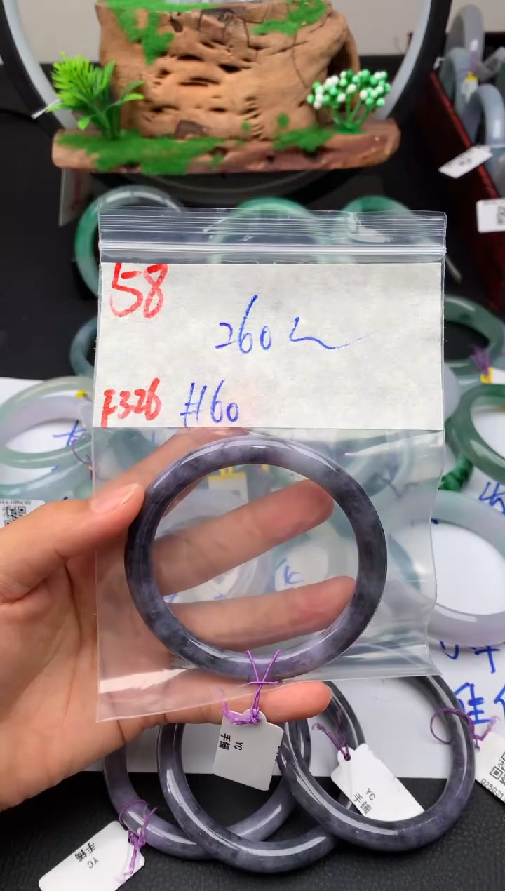 定制翡翠未镶嵌毛货需精细抛光拍一发一