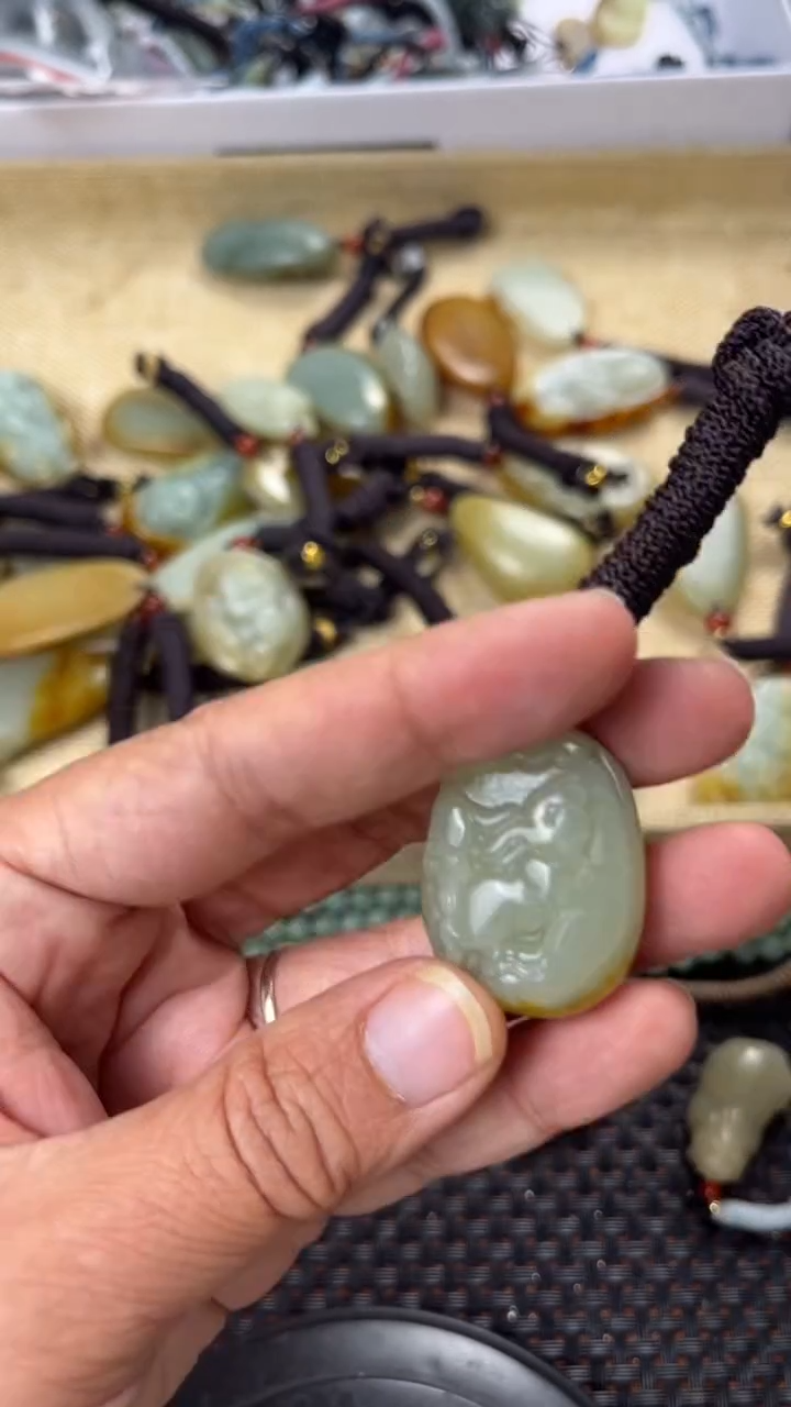 【闪购商品】和田玉颈饰未镶嵌多样性发货没有证书拍一发一有瑕