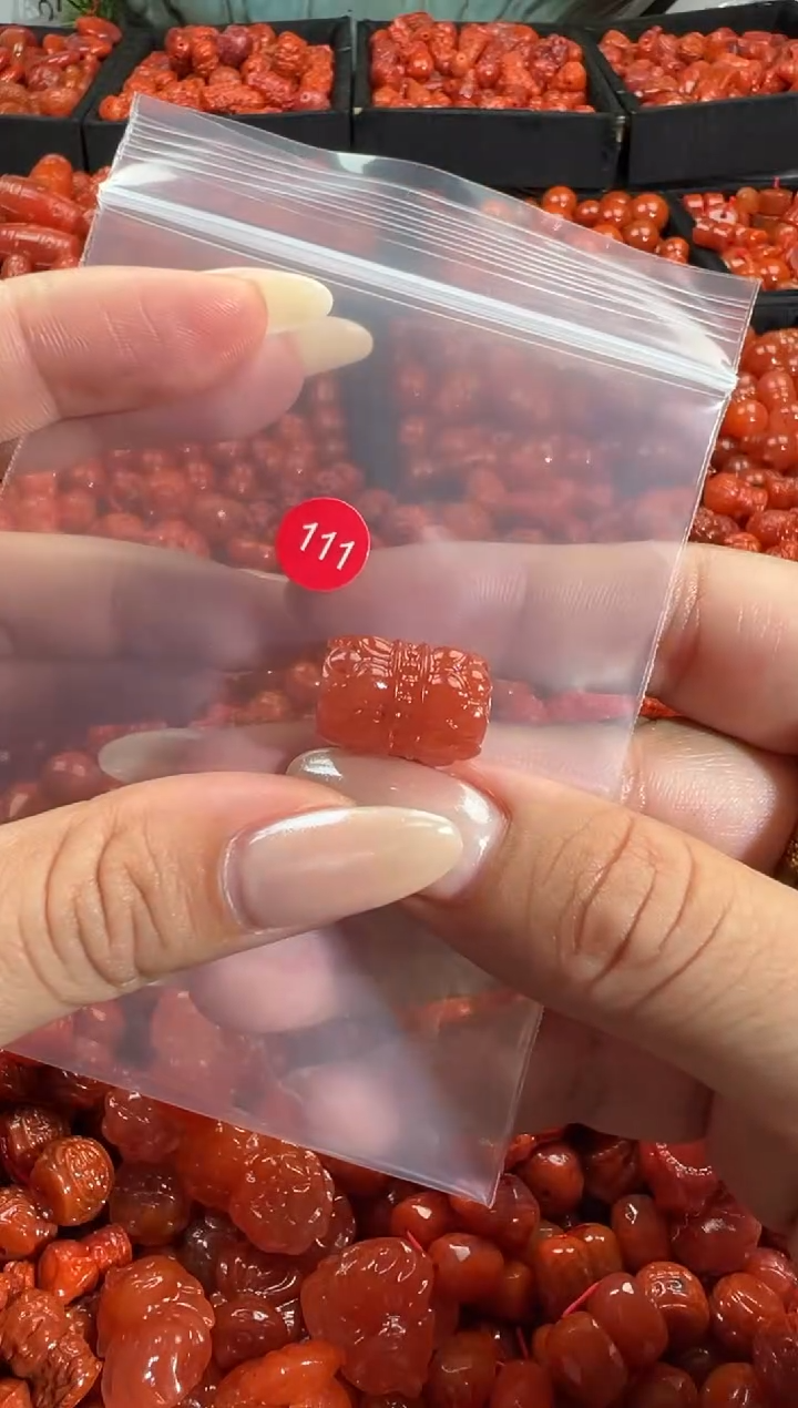 颈饰未镶嵌南红玛瑙1