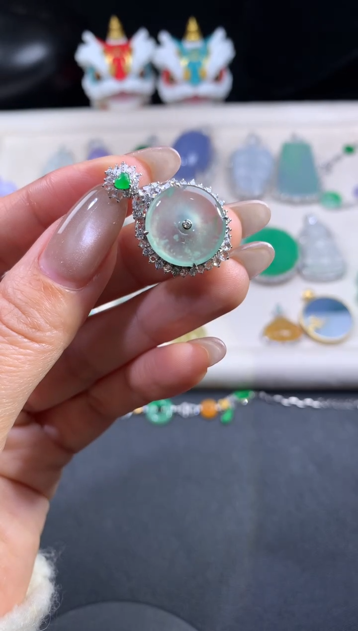 吊坠(不含链)18K金镶嵌翡翠 