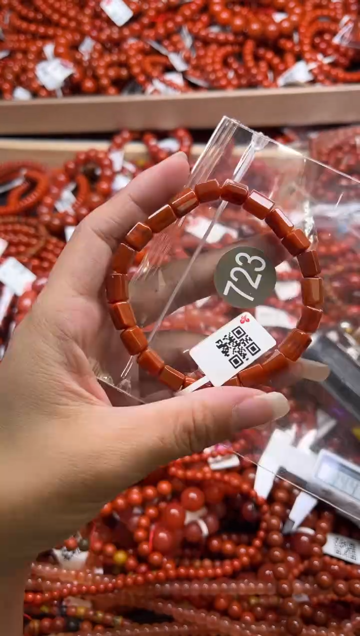 南红玛瑙未镶嵌珠宝奇石723-4