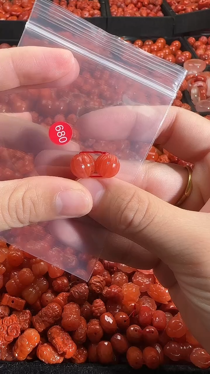 颈饰未镶嵌南红玛瑙1