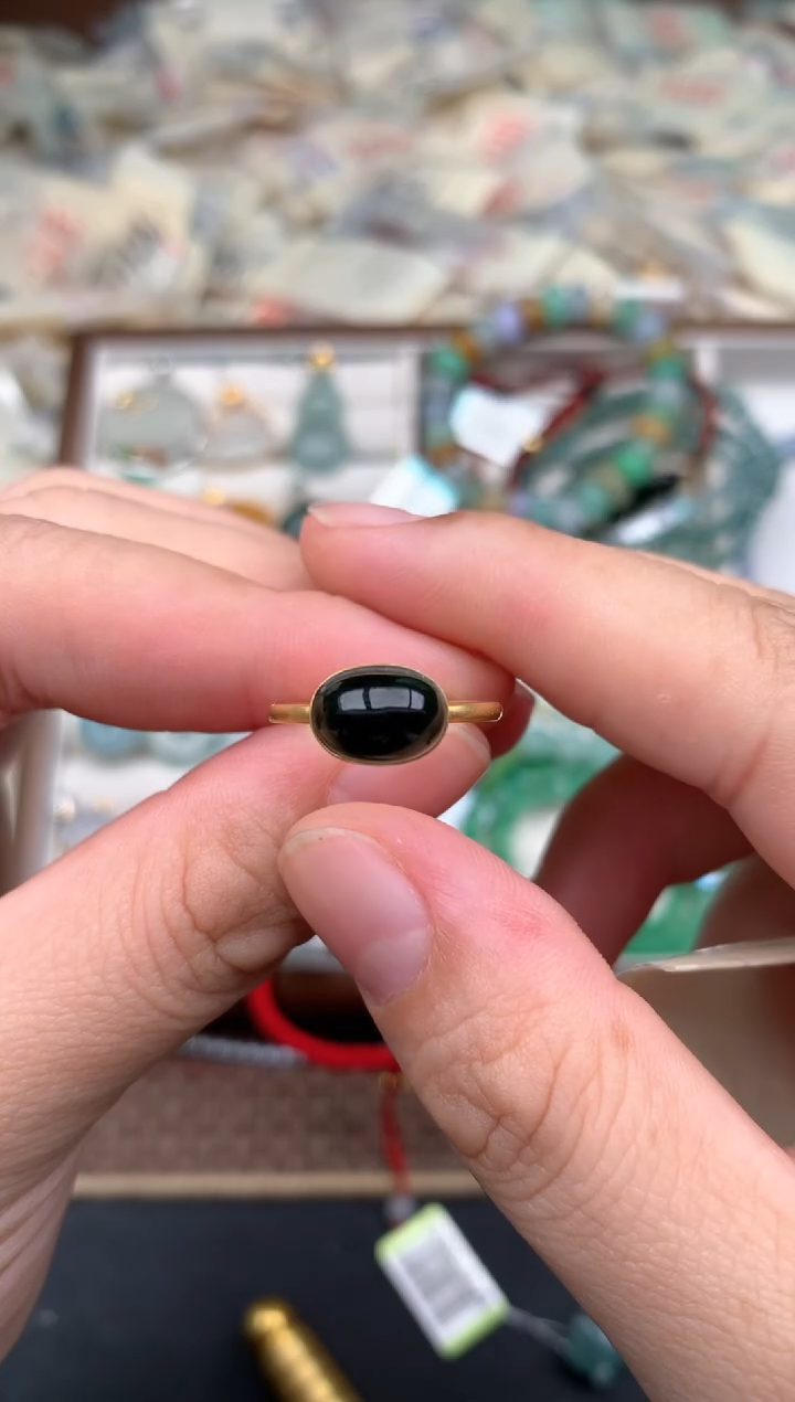 18K金镶嵌挂件翡翠一