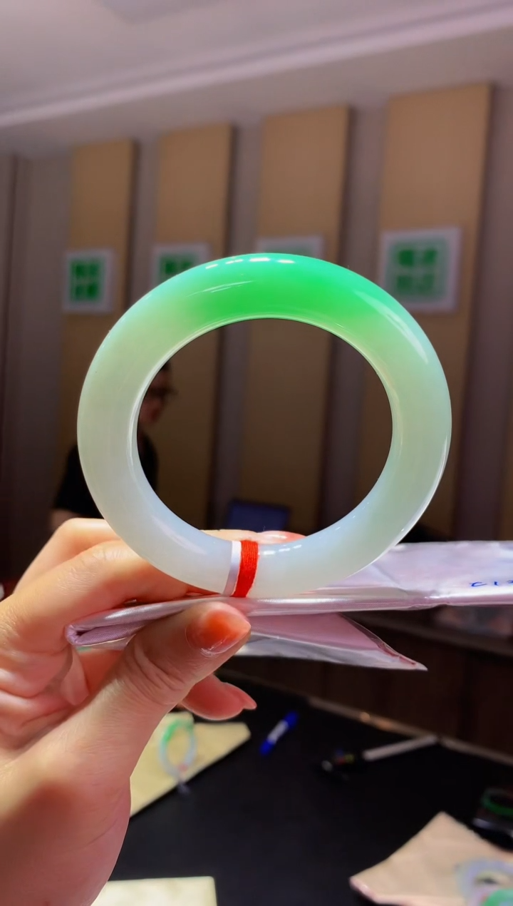 未镶嵌手镯翡翠- C12圈口 55.5全款17万 定金2万