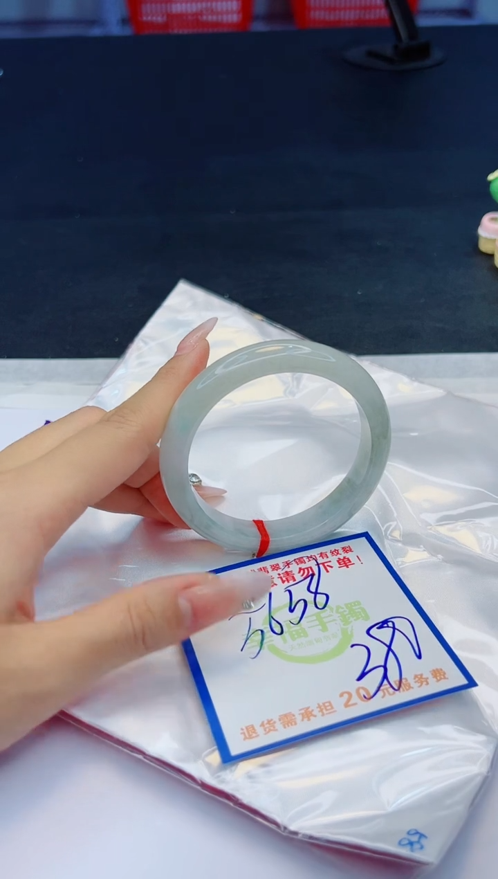 【闪购商品】翡翠手镯未镶嵌，质检证书图片色彩偏黑白