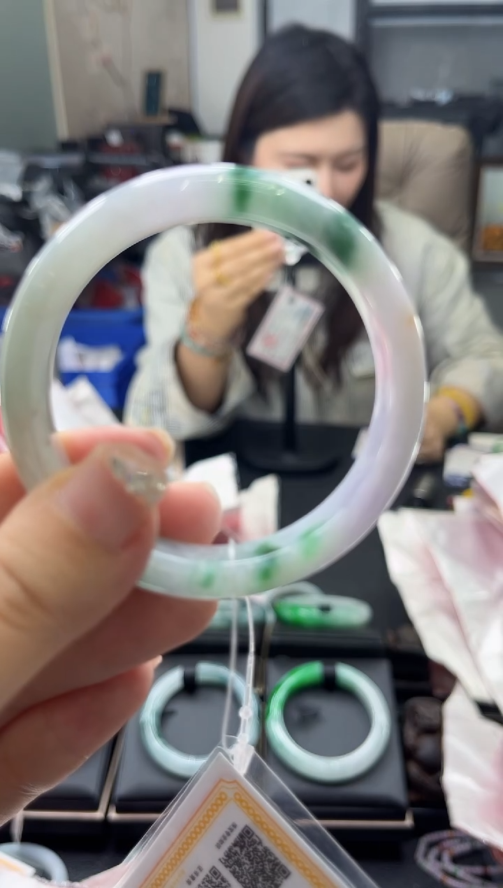 【闪购商品】翡翠手镯未镶嵌0146173103有纹裂