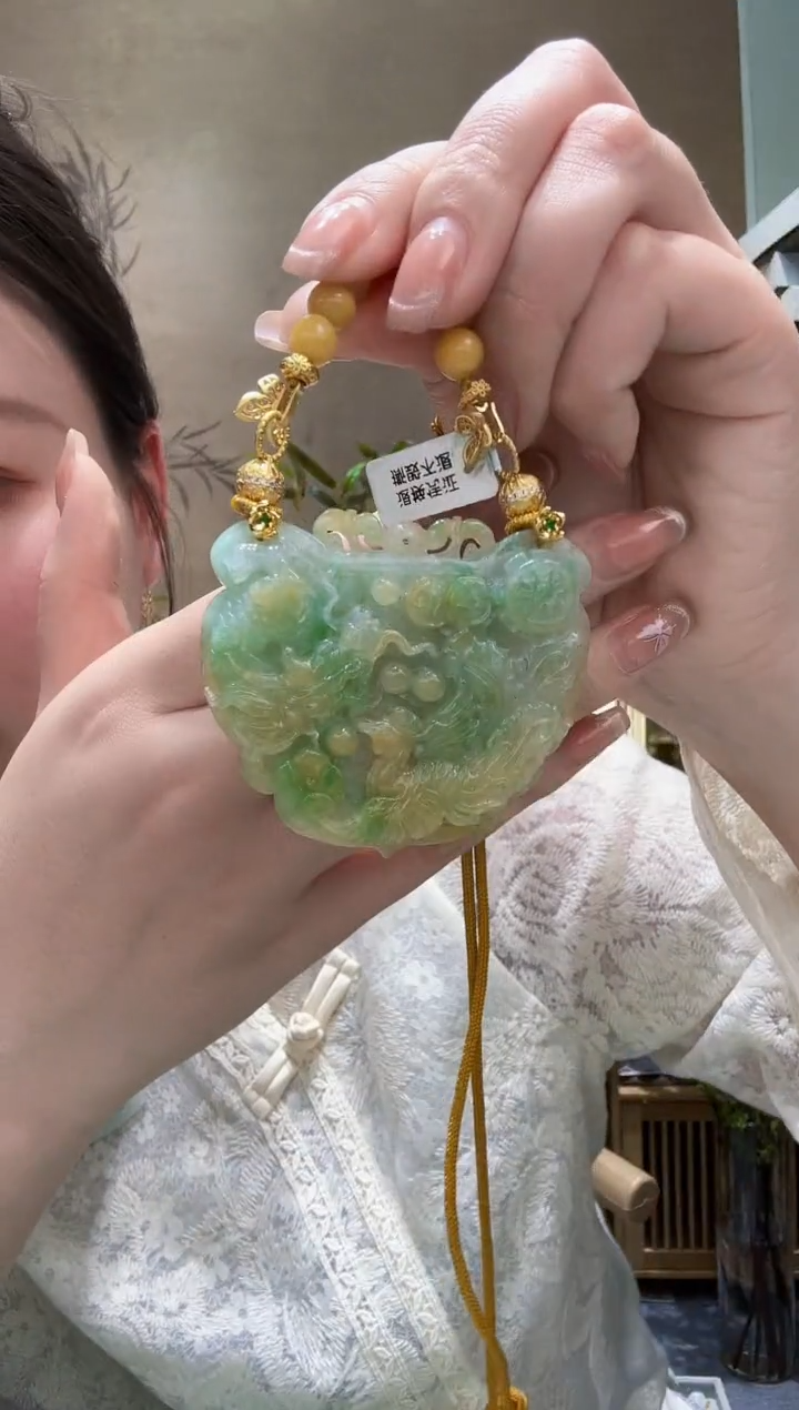 【闪购商品】翡翠未镶嵌颈饰吊坠