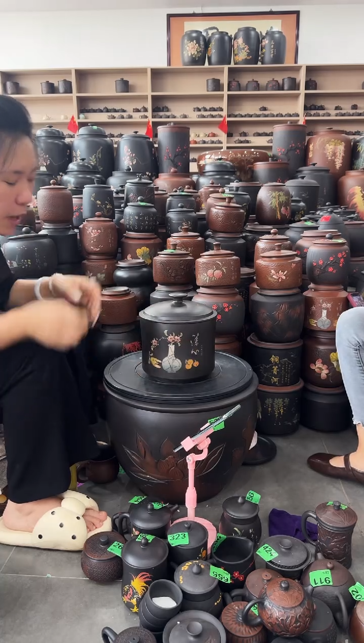 瑕疵茶叶罐  小五饼彩填鼓盖 471