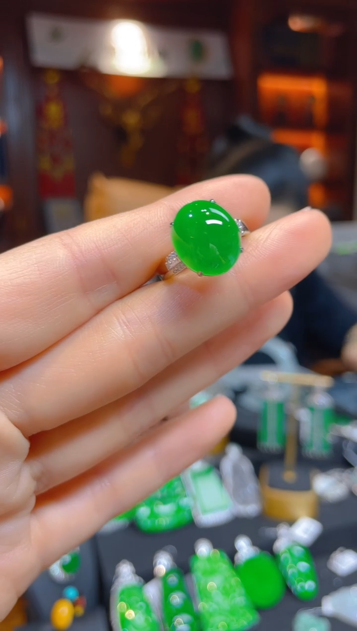 【闪购商品】翡翠戒指18K金镶嵌116896天然A货翡翠蛋面戒指