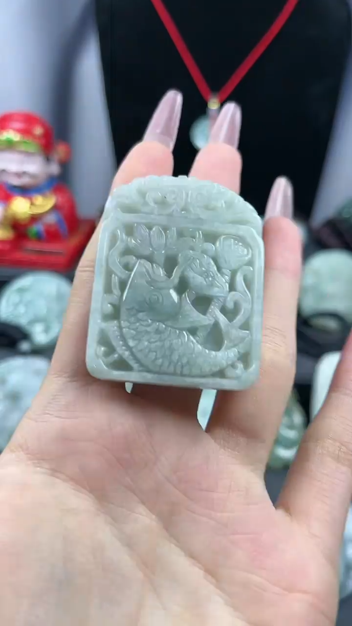 【闪购商品】翡翠颈饰未镶嵌年年有余