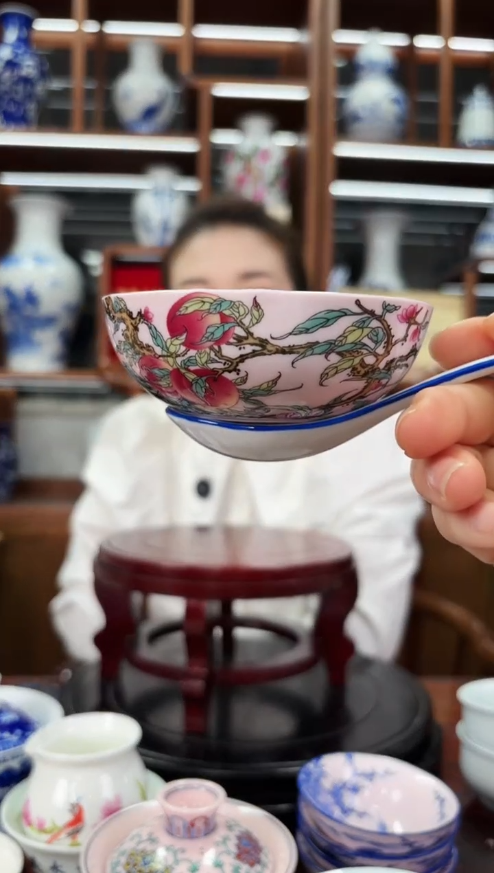 A13景德镇红稀稀九桃宫碗1只