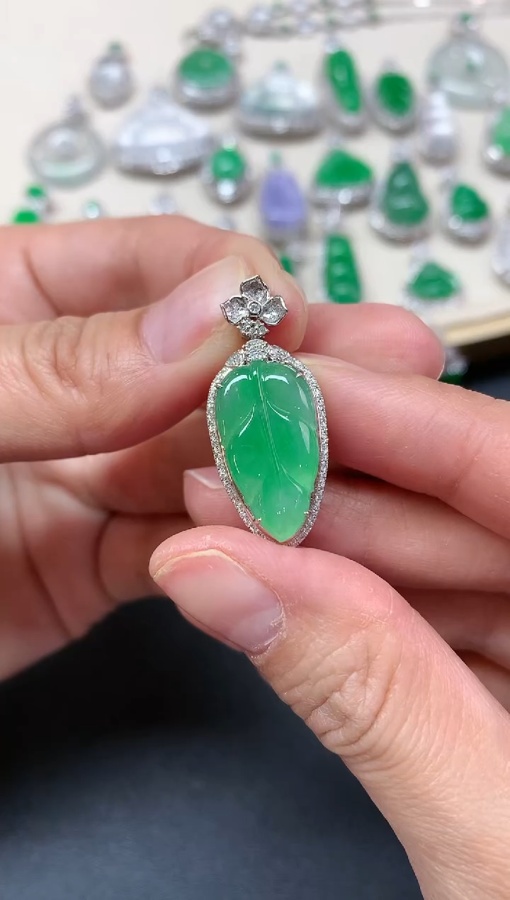 【闪购商品】翡翠吊坠(不含链)18K金镶嵌Q95|5980