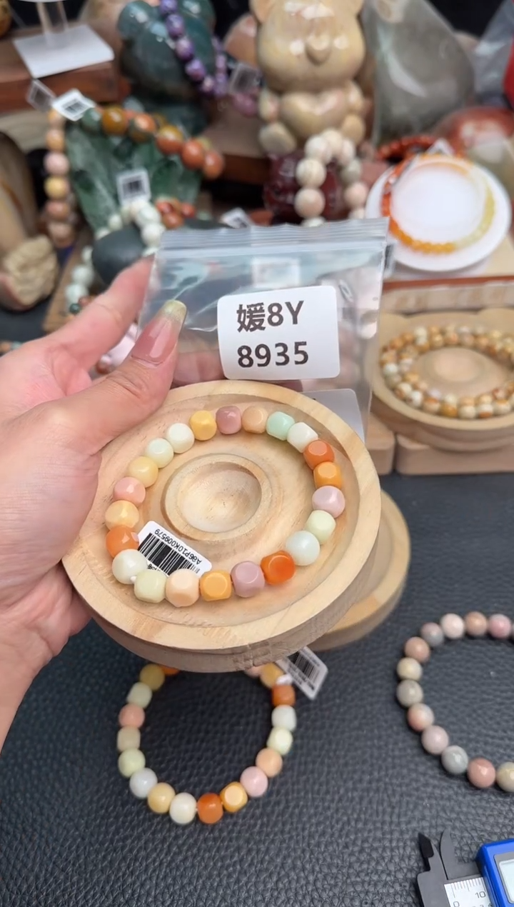 【闪购商品】石英质玉未镶嵌手链8Y8935