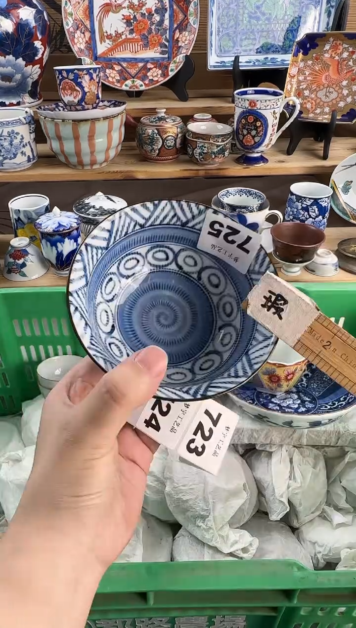 瓷片小****尼瓷器      A725