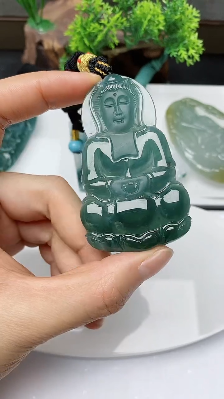 【闪购商品】翡翠颈饰未镶嵌         