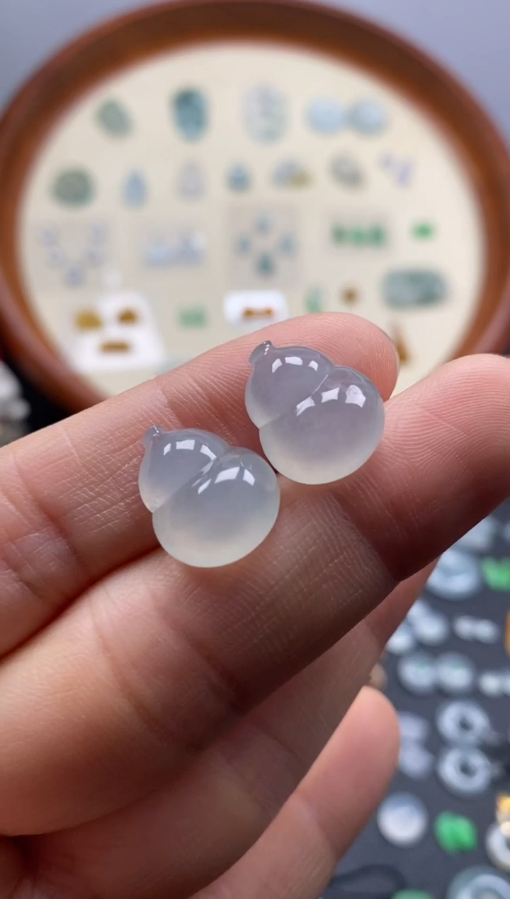 颈饰未镶嵌翡翠冰晴底葫芦1对/芬