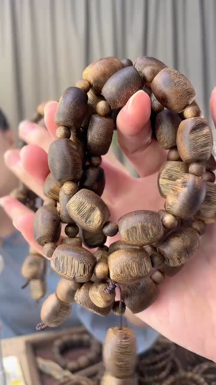 沉香手串天然沉香，假一赔四，多样性发其一