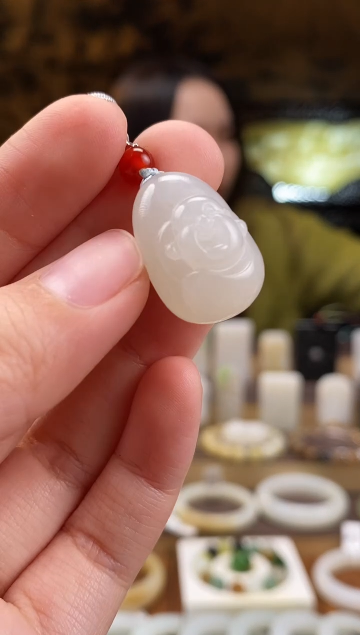 颈饰未镶嵌和田玉小佛 抱抱佛 无包容