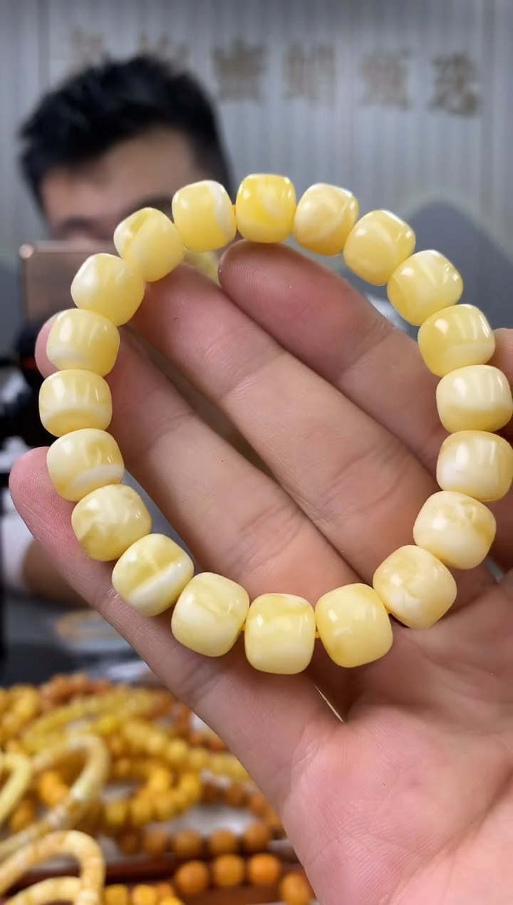 【闪购商品】琥珀裸石未镶嵌手串