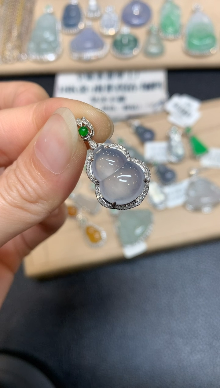 【闪购商品】翡翠颈饰18K金镶嵌葫芦【无服务费