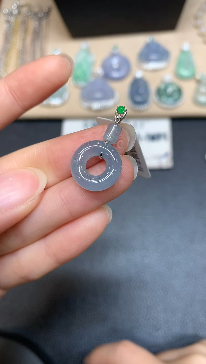 【闪购商品】翡翠颈饰18K金镶嵌甜甜圈【无服务费