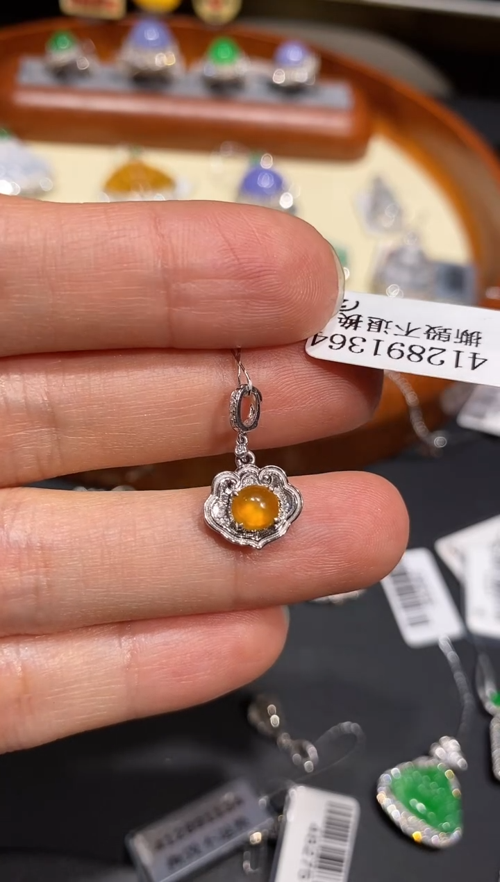 【闪购商品】翡翠颈饰18K金镶嵌吊坠