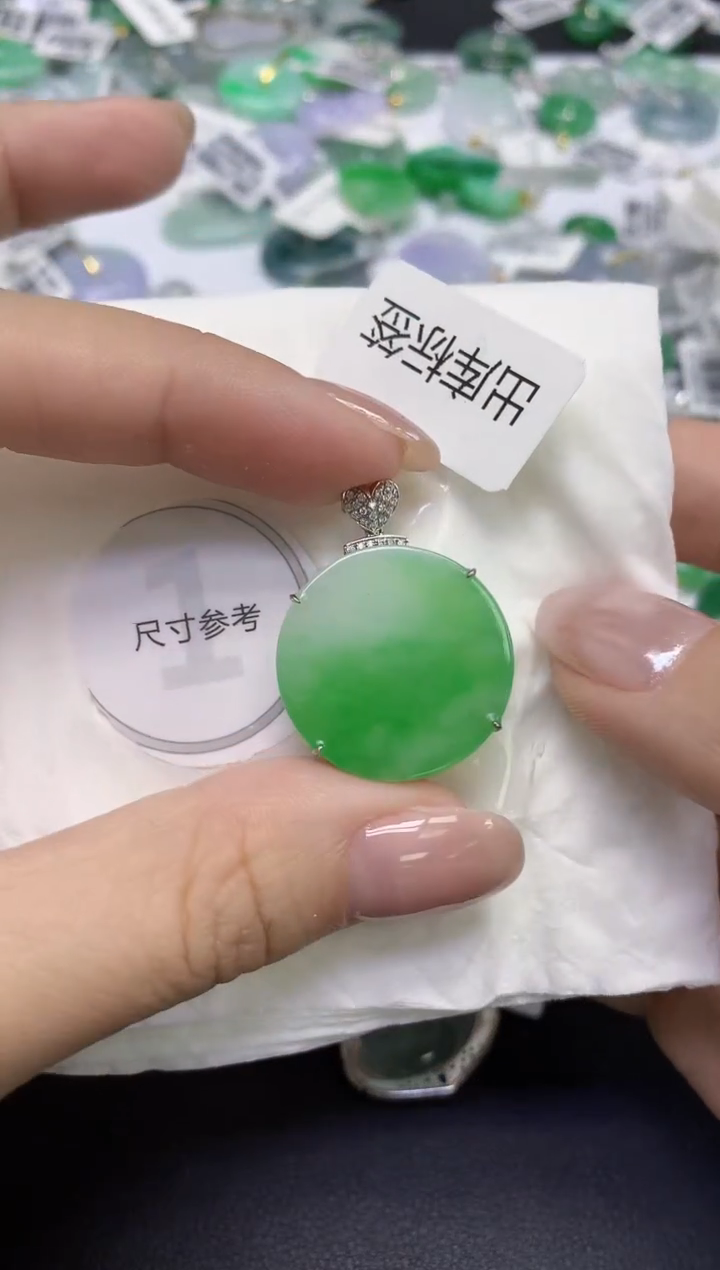 颈饰18K金镶嵌翡翠天然缅甸翡翠A货百元以上9元证书费自理