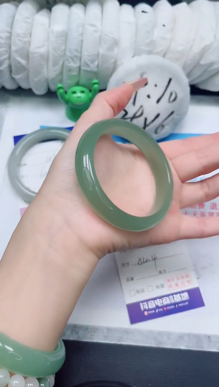 【闪购商品】石英质玉未镶嵌手镯62