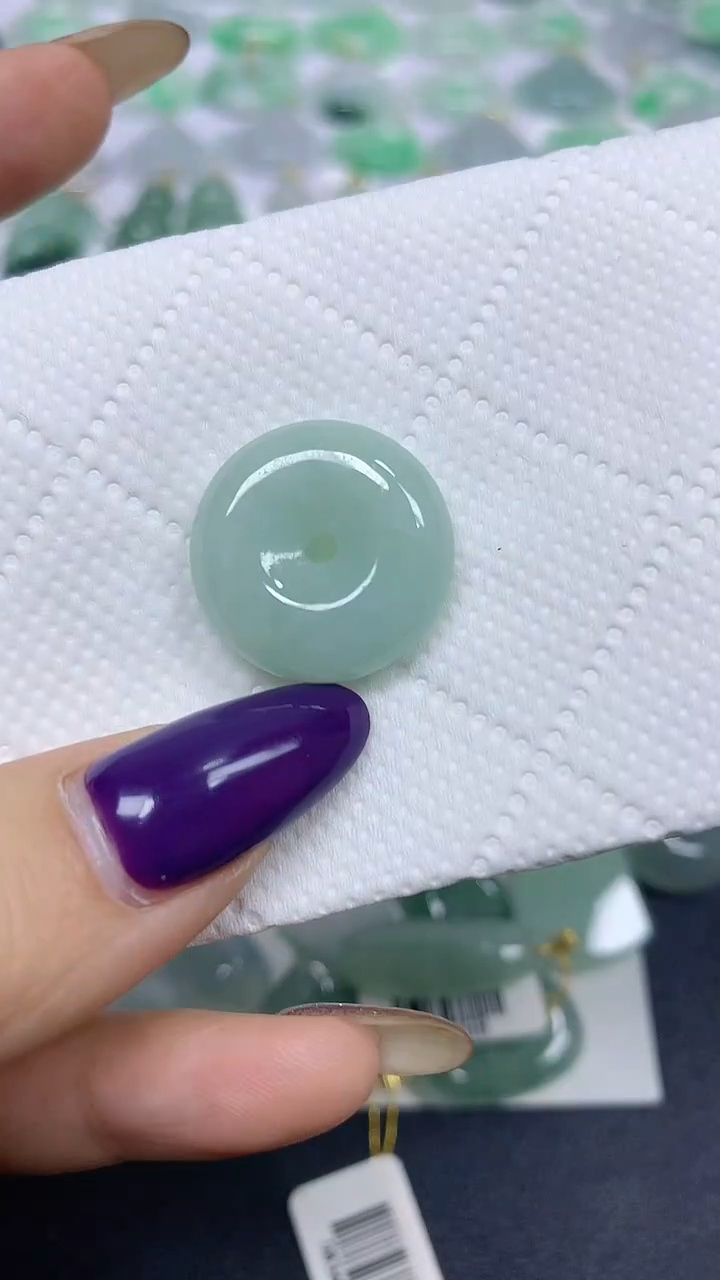 颈饰未镶嵌翡翠 