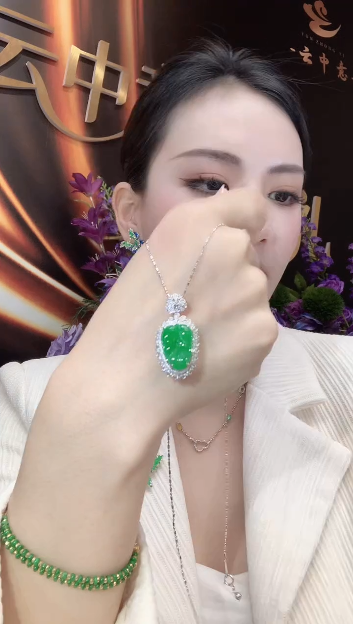 吊坠(不含链)18K金镶嵌翡翠C38