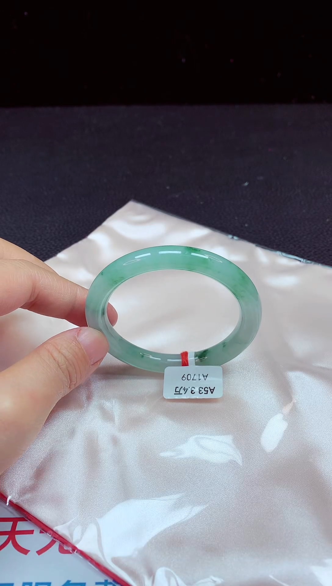 【闪购商品】翡翠手镯未镶嵌镯子53+