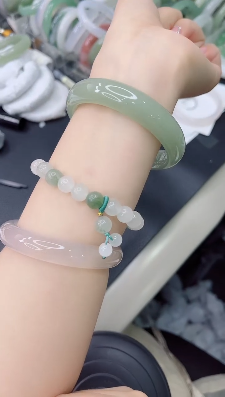 石英质玉手镯未镶嵌174-56.9