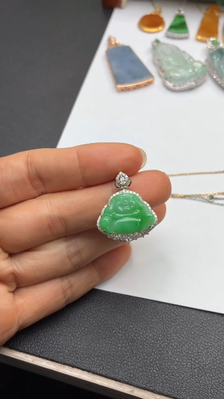 颈饰18K金镶嵌翡翠天然翡翠A货