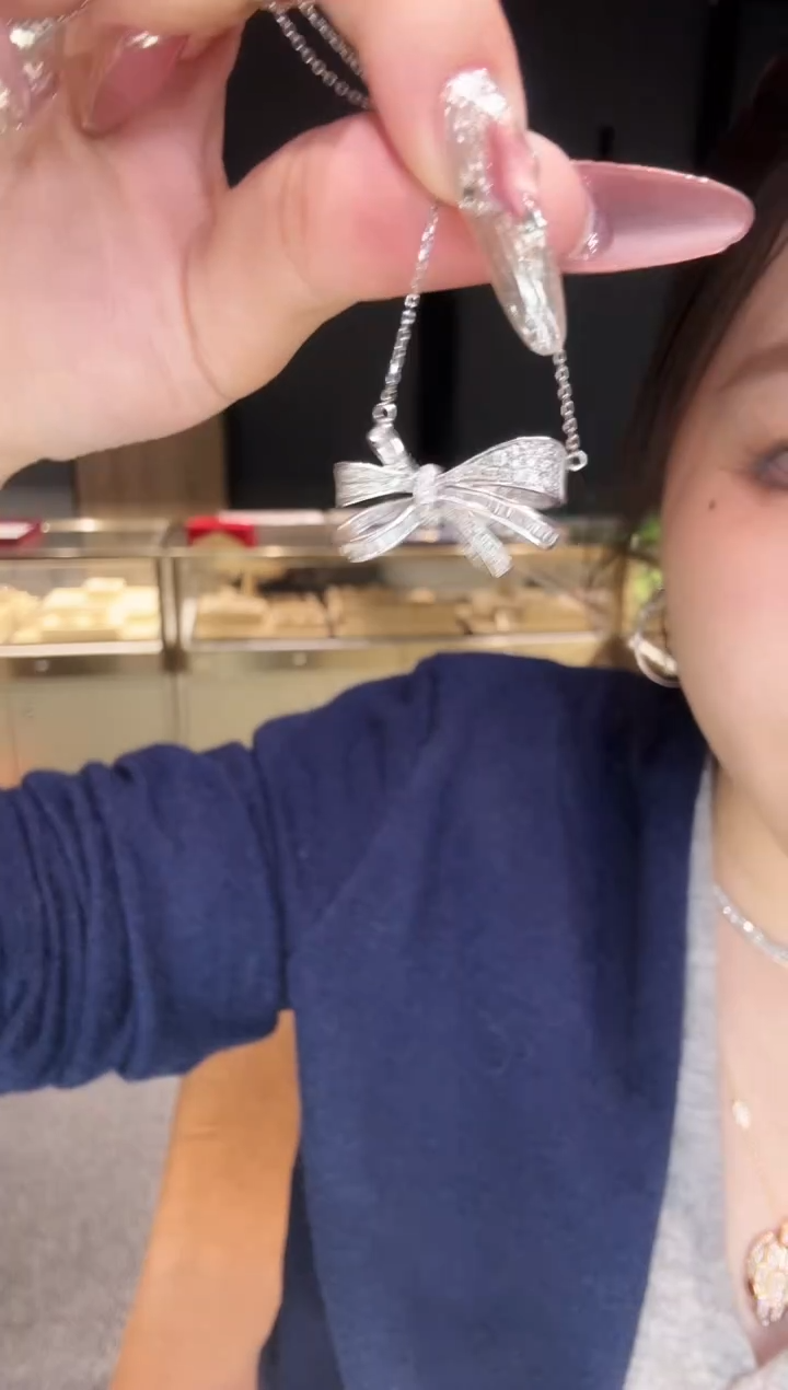 【闪购商品】钻石项链18K金镶嵌蝴蝶结