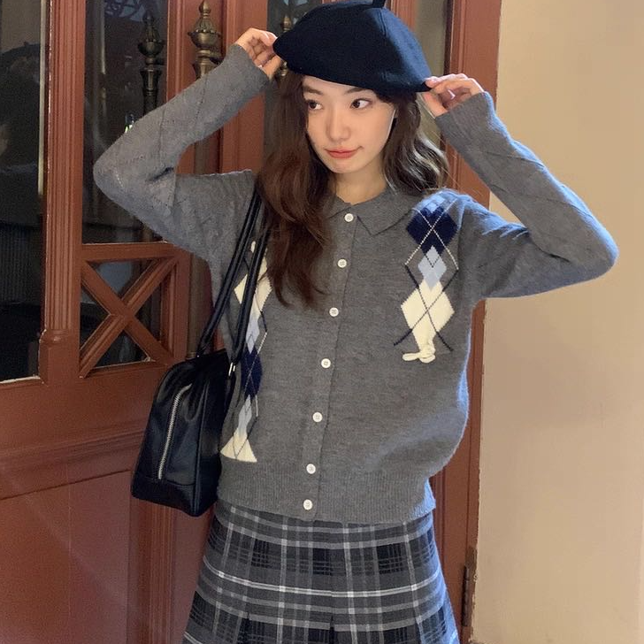 A25撞色菱格蝴蝶结针织开衫女秋季新款宽松显瘦小翻领上衣