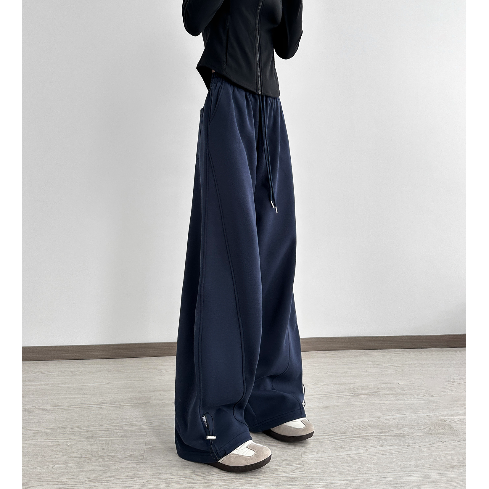 动感少女宽松薄款运动裤女2025春秋美式香蕉弯刀裤高腰垂感阔腿裤