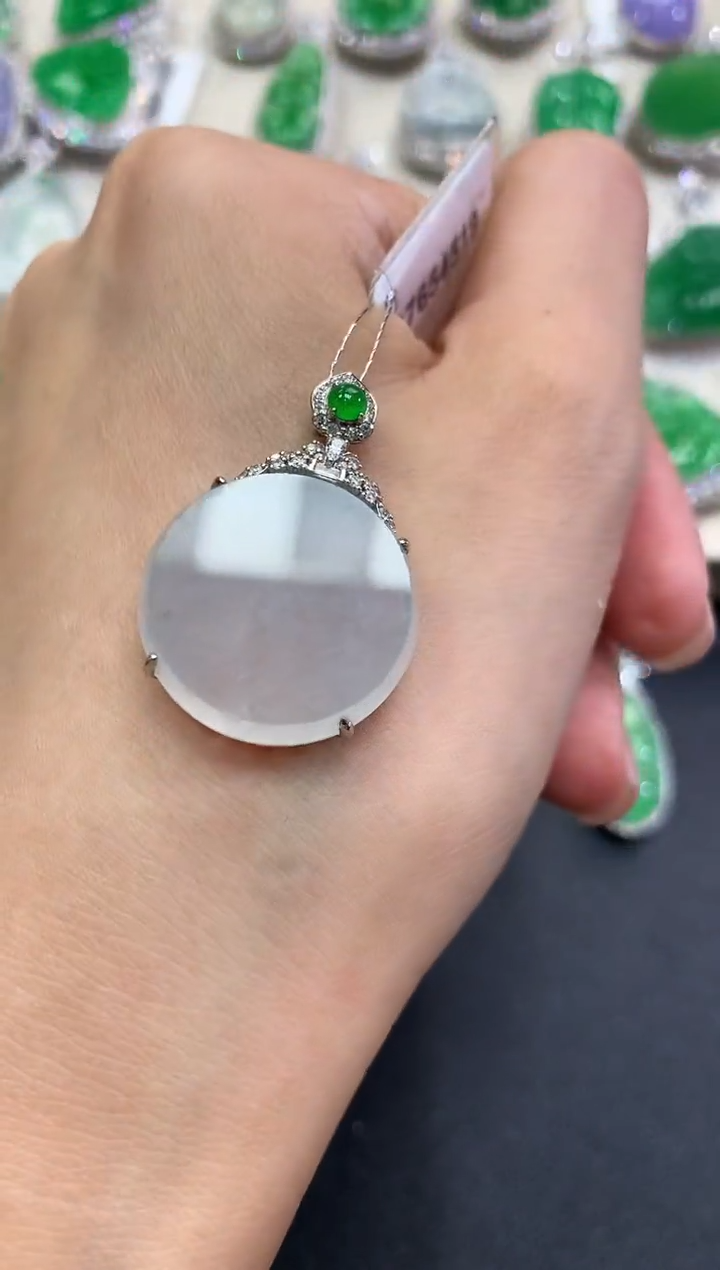 【闪购商品】翡翠吊坠(不含链)18K金镶嵌q56        