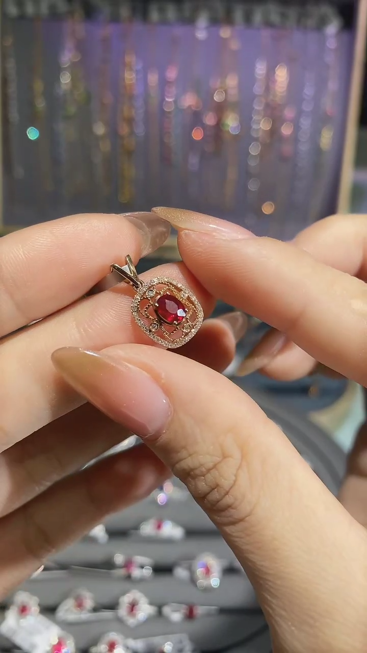 【闪购商品】红宝石颈饰18K金镶嵌吊坠