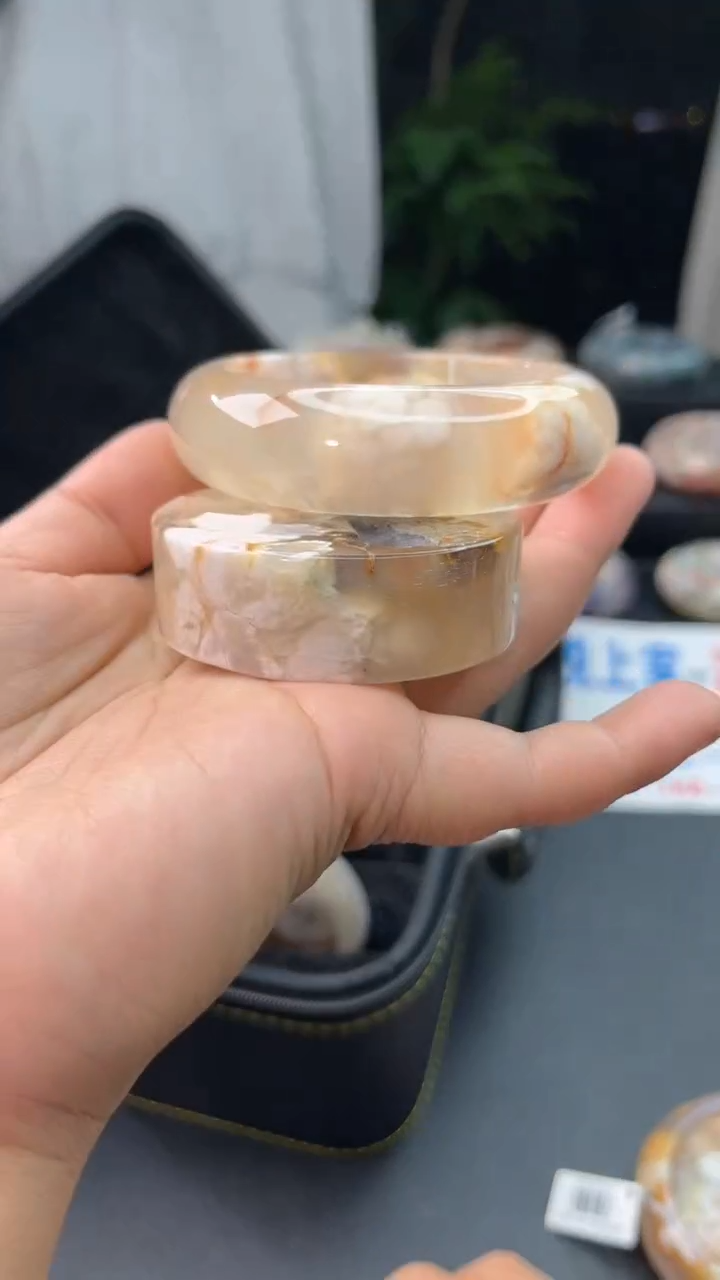 【闪购商品】石英质玉手镯未镶嵌赠送镯心（圈口56