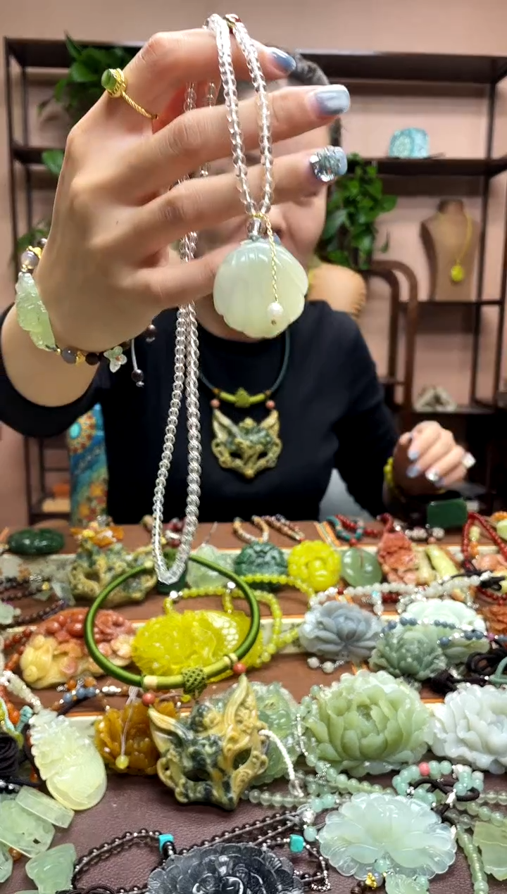 未镶嵌岫玉吊坠·