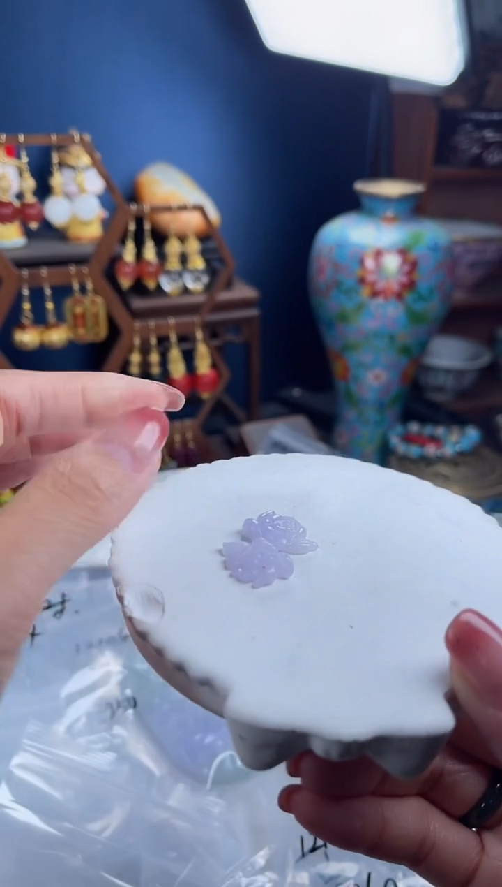 未镶嵌挂件翡翠?**肯，1210101翡翠