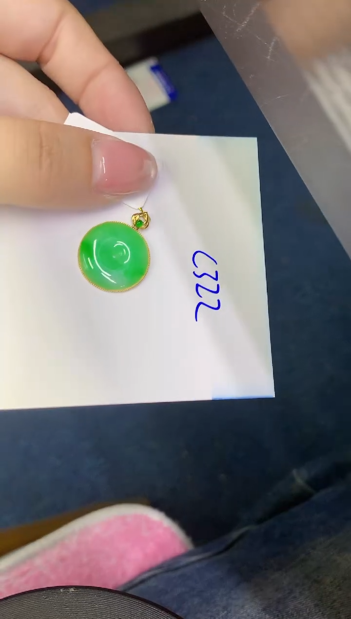 翡翠18K金镶嵌颈饰00000000000