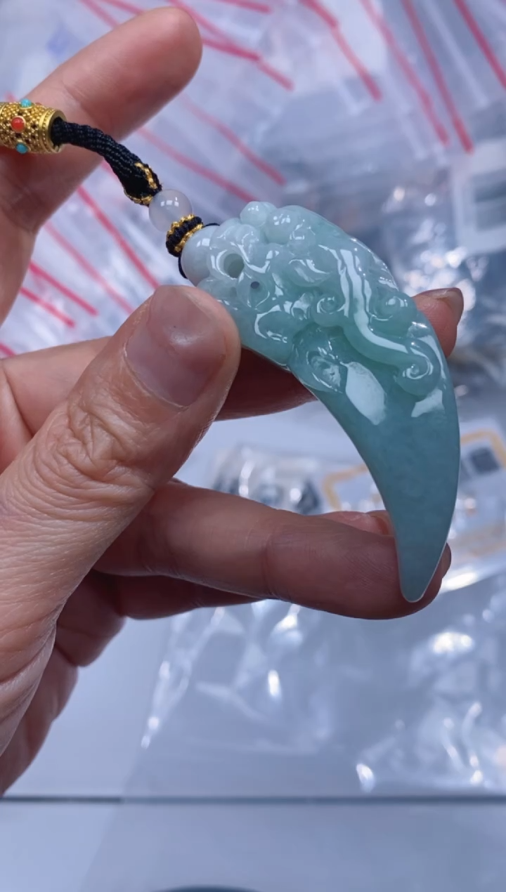 颈饰未镶嵌翡翠吊坠